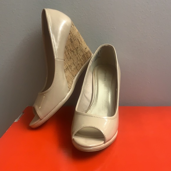 3/$30 Great work wedges! - Picture 2 of 4